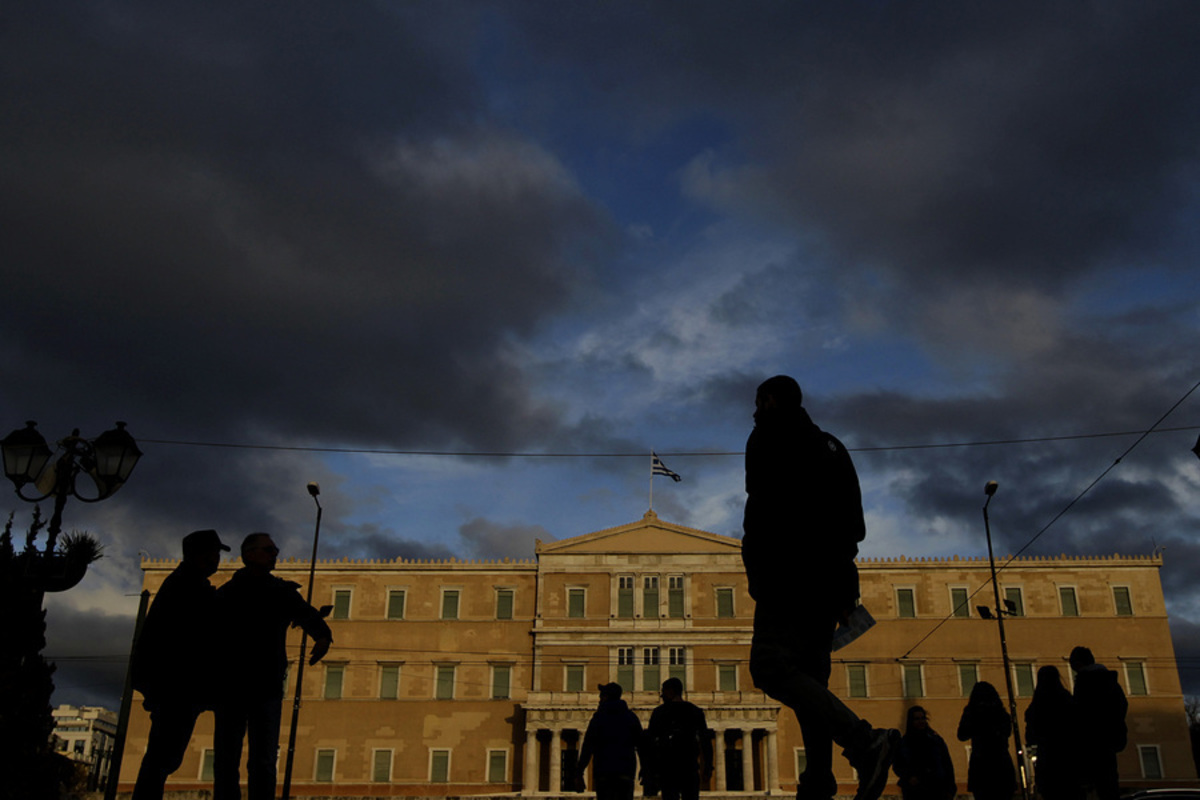 Μαύρα σύννεφα στη Βουλή στη συζήτηση για το ν/σ της ανθρωπιστικής κρίσης