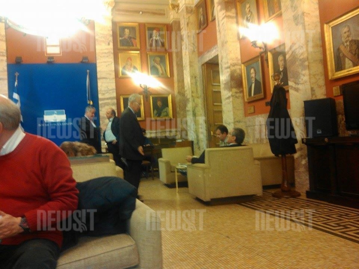 Το πηγαδάκι του Π. Μελά με πρώην βουλευτές των ΑΝΕΛ (ΦΩΤΟ)