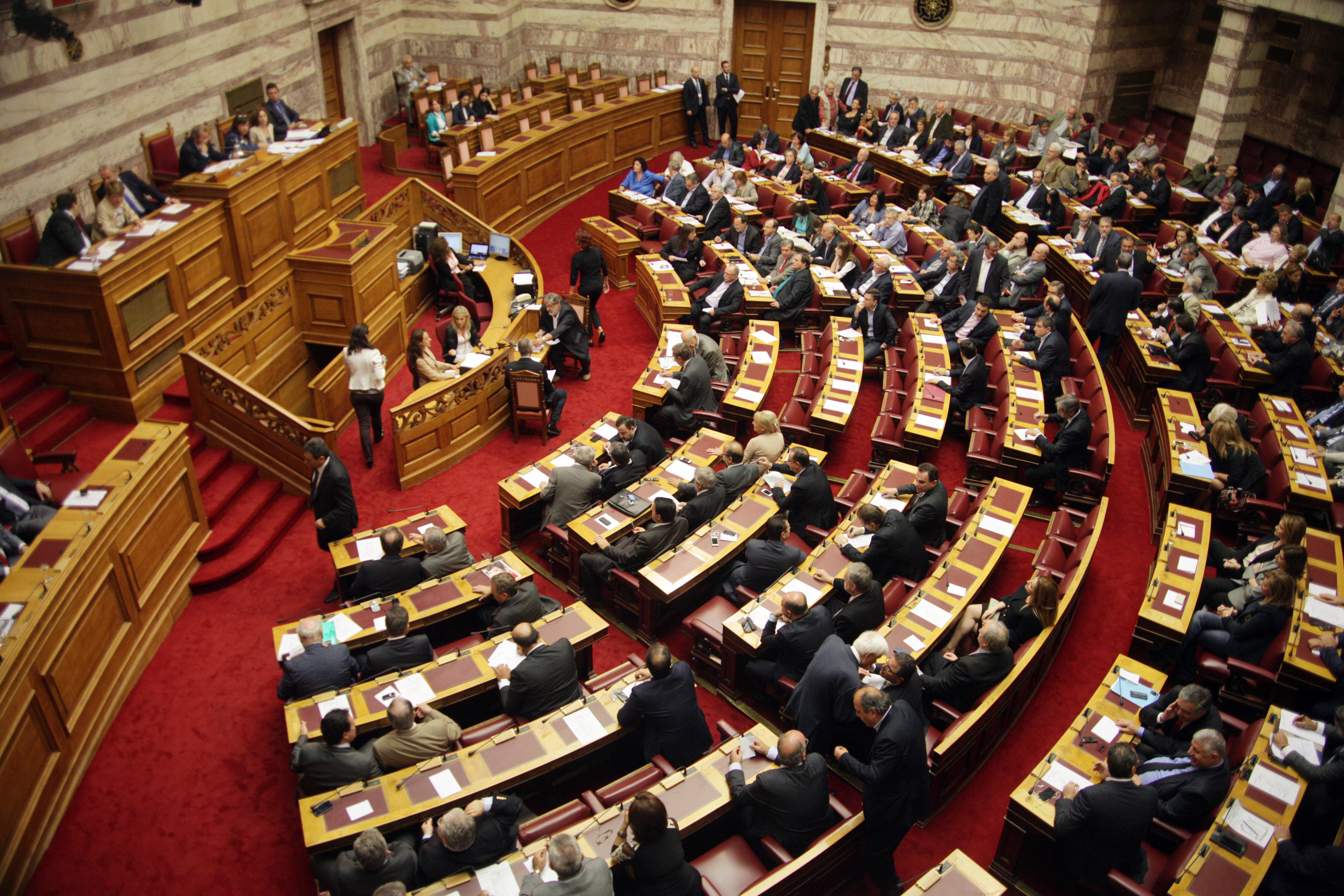 Κόντρα στη Βουλή για την τροπολογία που προβλέπει ποινές για παραβίαση διατάξεων του ΟΗΕ και της ΕΕ