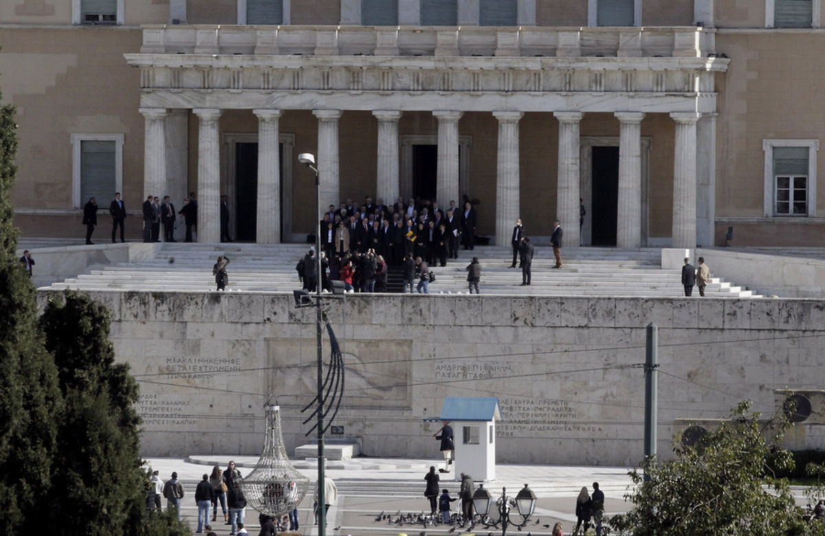 Η οικογενειακή φωτογραφία του νέου υπουργικού στην Βουλή