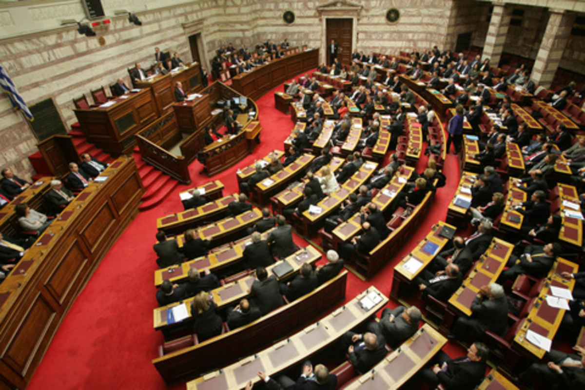 Σε εξέλιξη η μάχη για το Πολυνομοσχέδιο – Δείτε Live