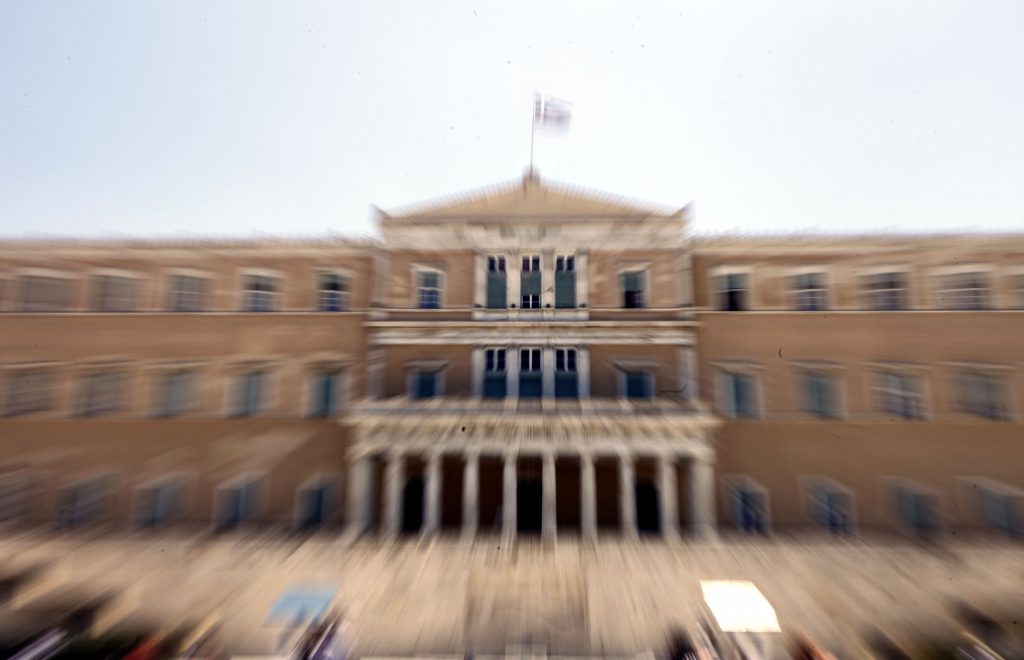 Μπροστά ο ΣΥΡΙΖΑ σε νέα δημοσκόπηση – 3η η Χρυσή Αυγή, καταλληλότερος ο Σαμαράς