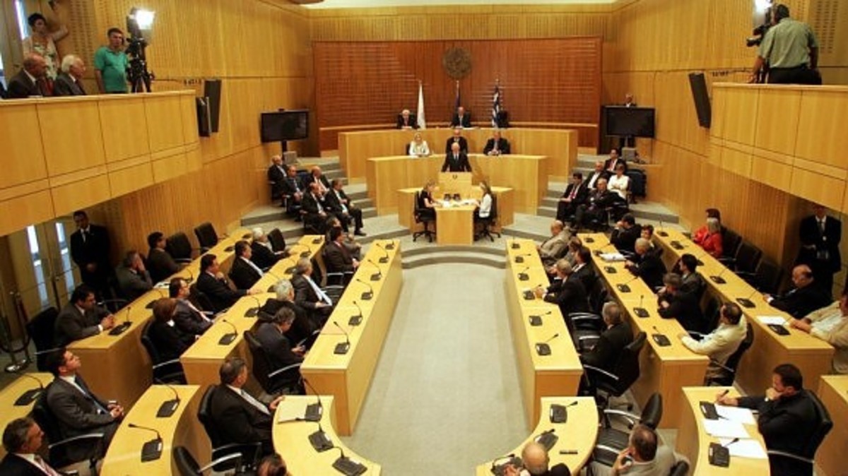 Προκλητικό επίδομα €3.019 μηνιαίως για γραμματείς πρώην Προέδρων – Διπλό επίδομα στον Μάριο Καρογιάν