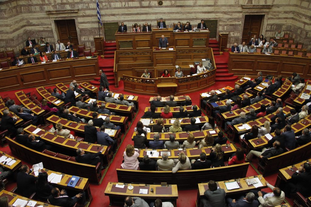 Δε θα μάθουμε ποτέ πόσα δανείστηκαν τα κόμματα από το 1996