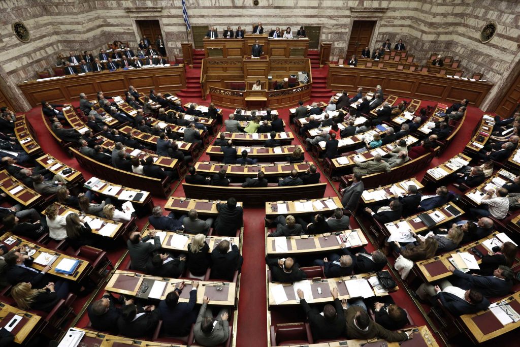 Κάλπη-κη ψηφοφορία για τη λίστα Λαγκάρντ – Στήνουν επτά κάλπες στη Βουλή και τη δημοκρατία στο… απόσπασμα