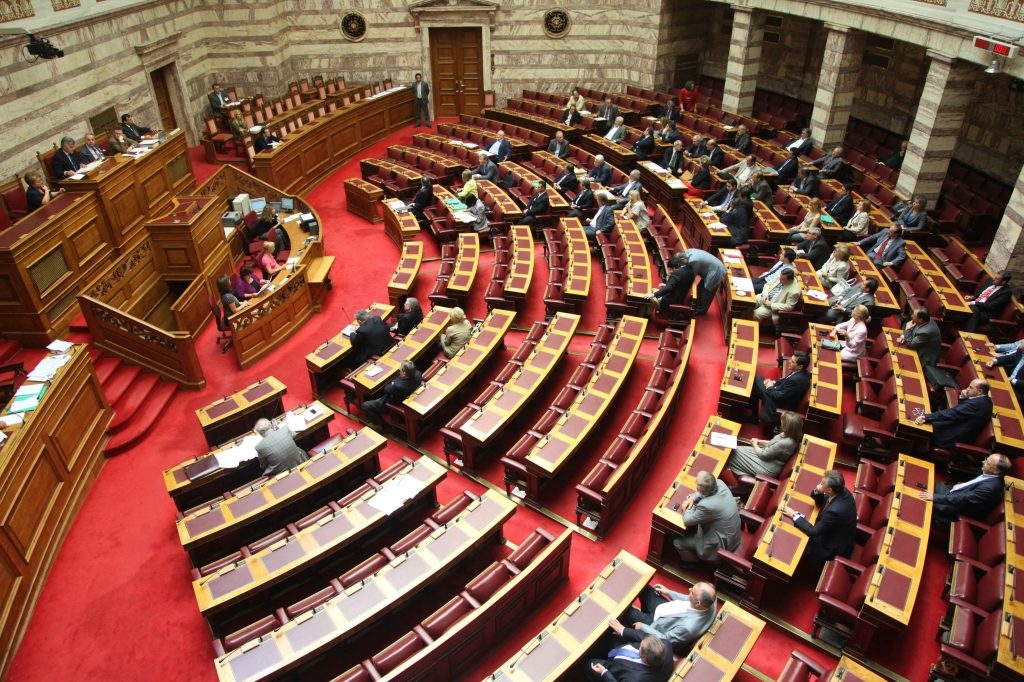 ΚΚΕ – ΣΥΡΙΖΑ – ΠΑΣΟΚ και Ν.Δ. υπέρ των 16 μισθών των υπαλλήλων της Βουλής