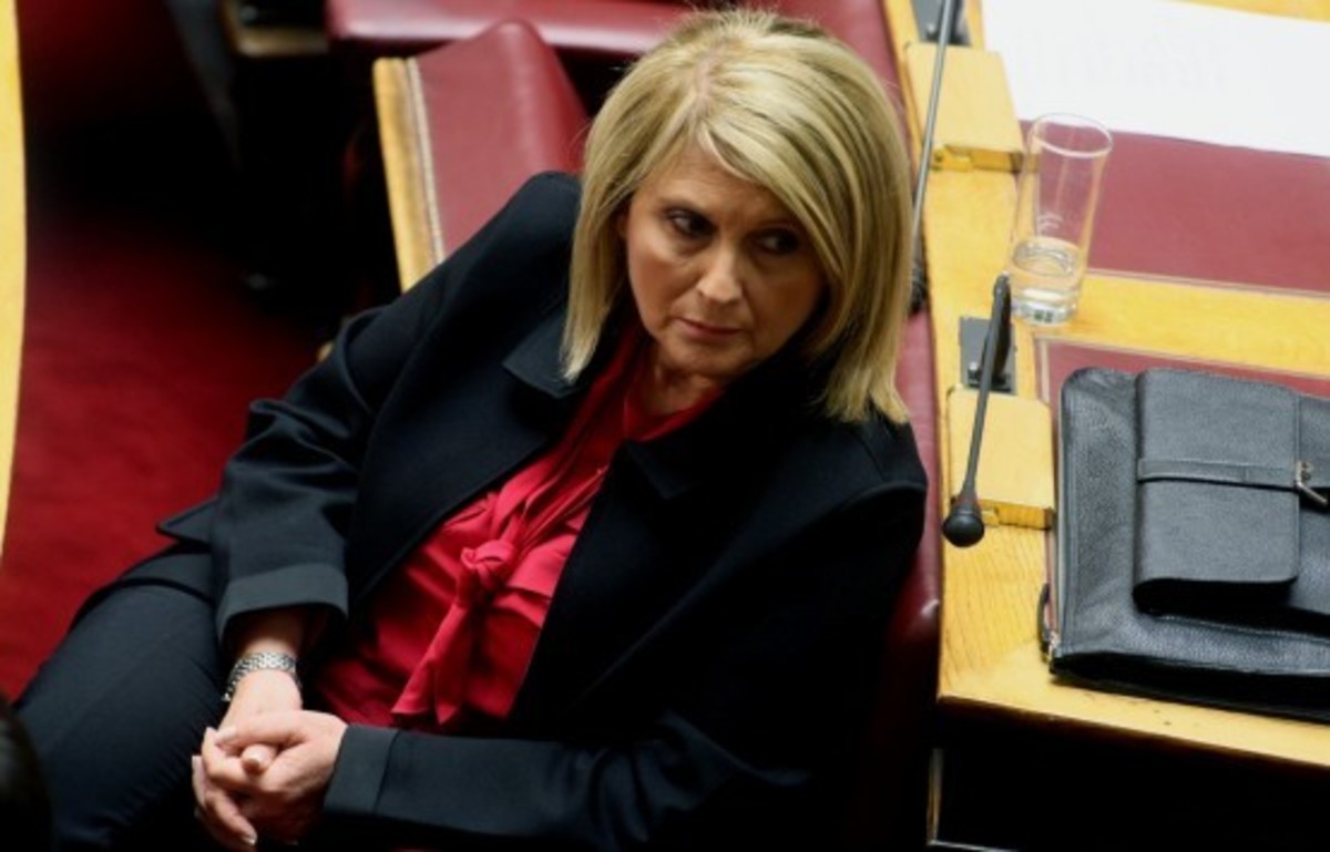 Για “διορισμούς συγγενών” καταγγέλλει την κυβέρνηση η Βούλτεψη