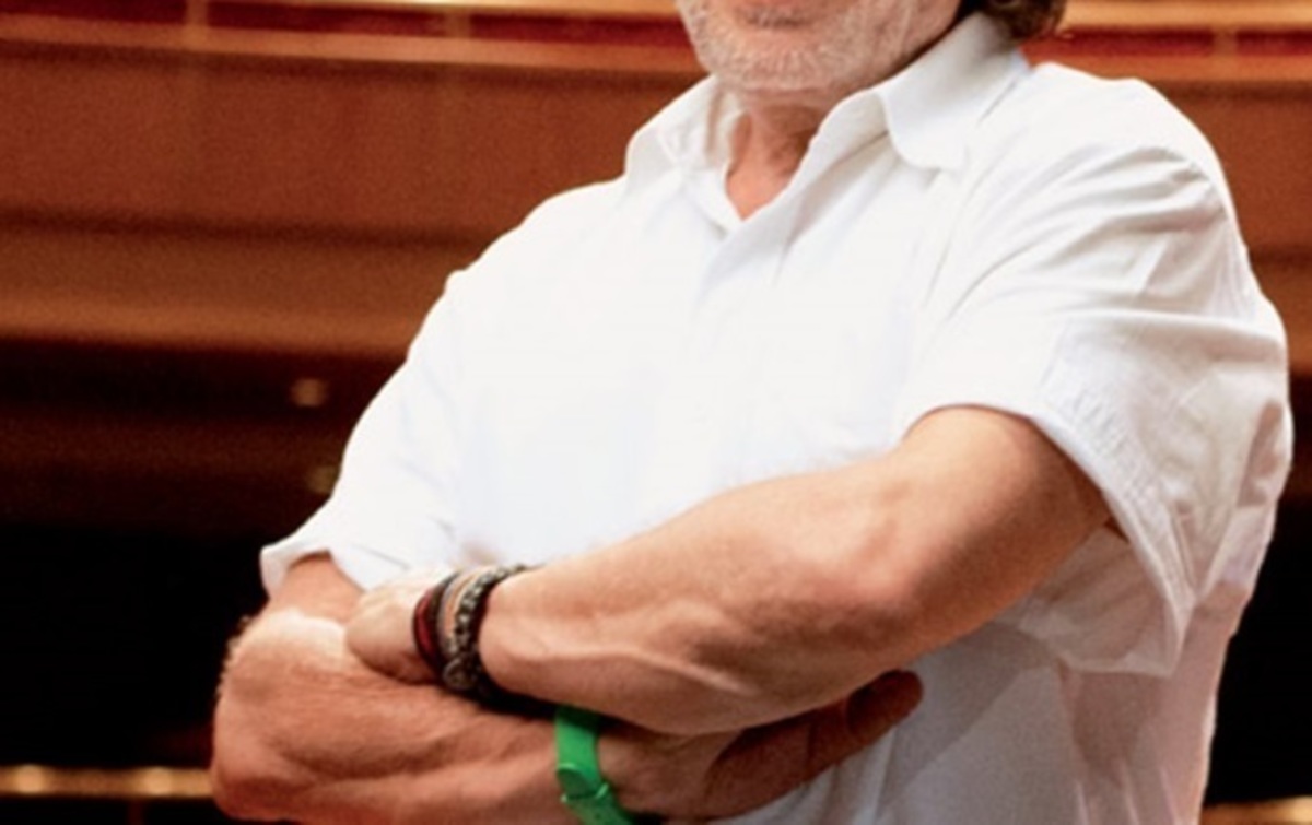 «Δεν έχω απλώς χρέη, νομίζω περνάω έξω από τράπεζες και…»