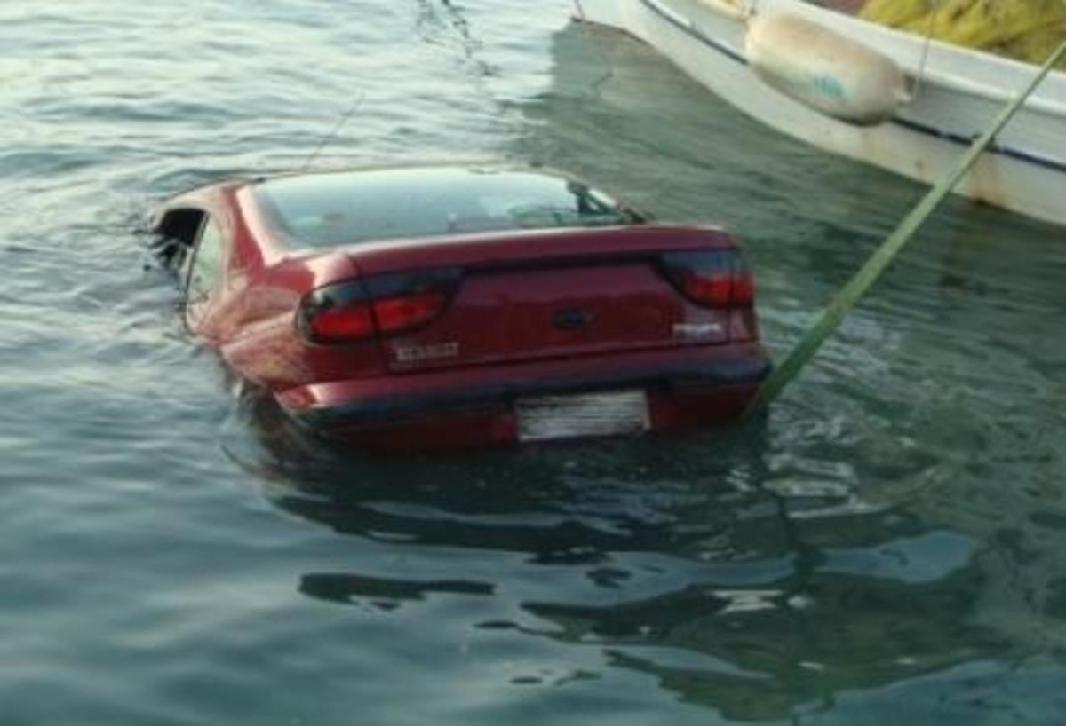 Βουτιά αυτοκινήτου στη θάλασσα – Νεκρός ο οδηγός