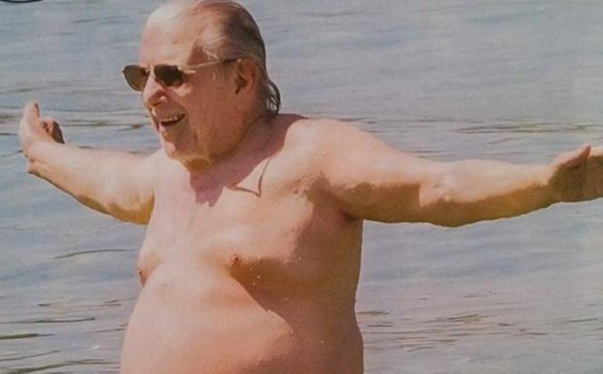 Κώστας Βουτσάς: Οι τσαχπινιές στην παραλία με την σύντροφο του!