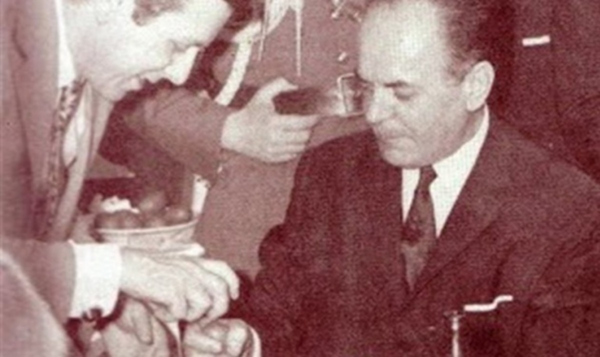 Κώστας Βουτσάς: Η απάντηση για τη φωτογραφία με τον δικτάτορα Παπαδόπουλο