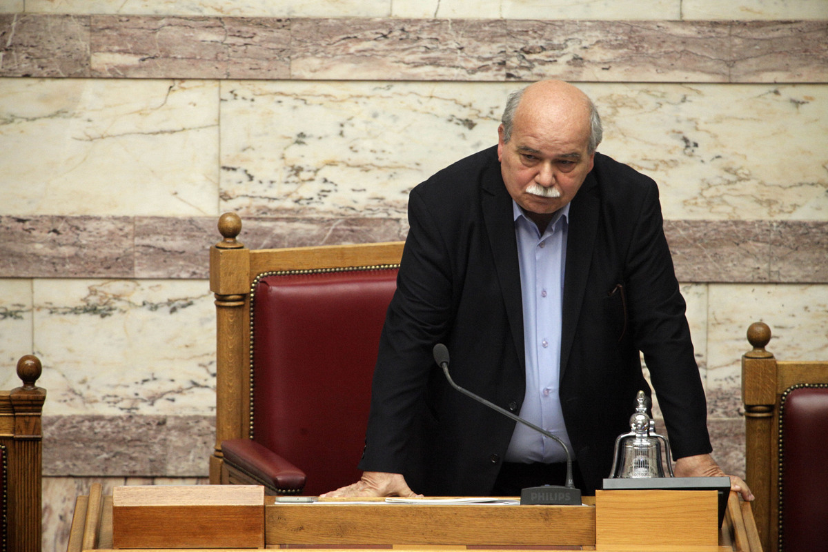 Βούτσης: Κανείς δεν μας ζητάει τα μέτρα να ψηφιστούν από 180 βουλευτές