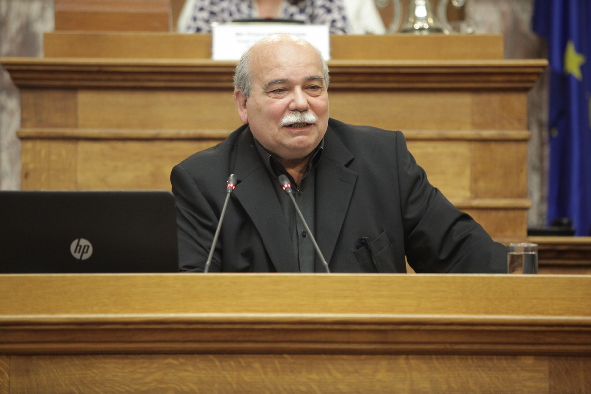 Βούτσης: Ανοικτή η Ολομέλεια και το καλοκαίρι για μπαράζ νομοσχεδίων! Αδειασε Κουρουμπλή για εκλογικό νόμο