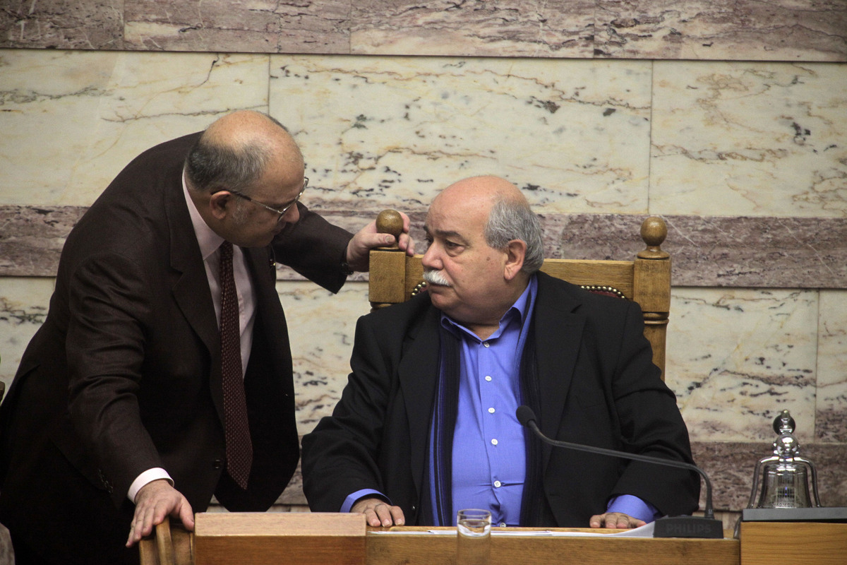 Βουλή: Τσιγκουνιές στο χρόνο συζήτησης – Ψεκάστε, σκουπίστε τελειώσατε