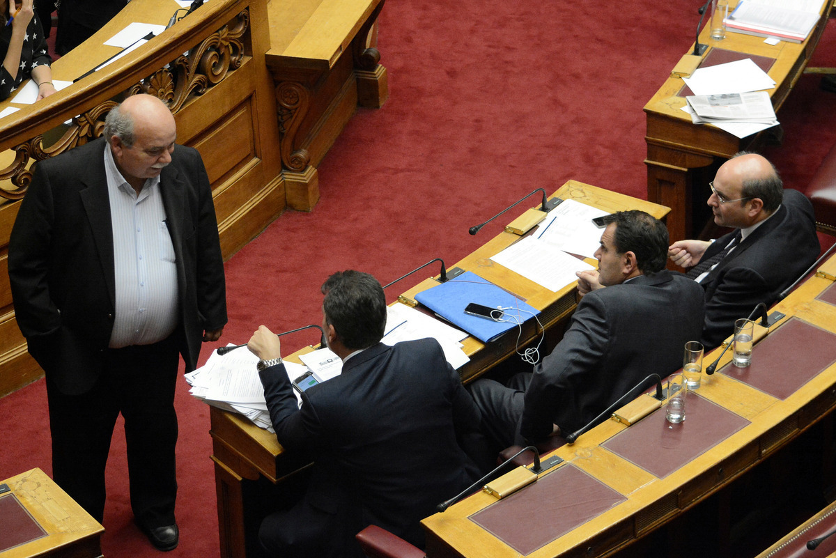 Βούτσης για παράλληλο… ανέκδοτο: “Απόσυρση λόγω αντιπολίτευσης”