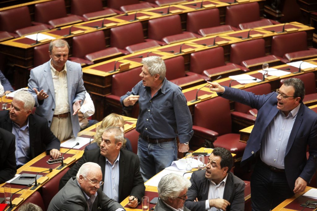 Αντάρτικο 5 βουλευτών του ΣΥΡΙΖΑ – Απειλούν να καταψηφίσουν την τροπολογία Μουζάλα!