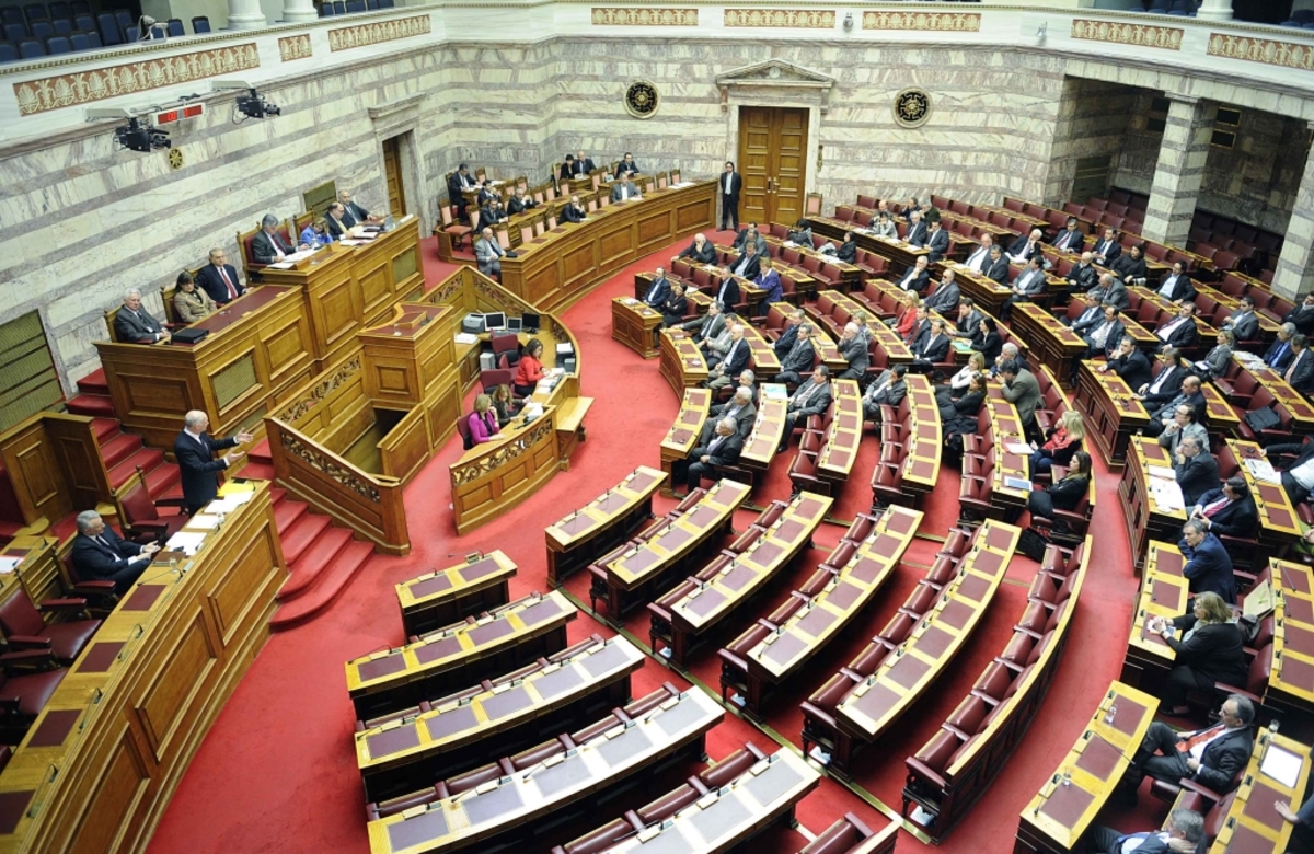 Κόντρες για τα μέτρα στη Βουλή