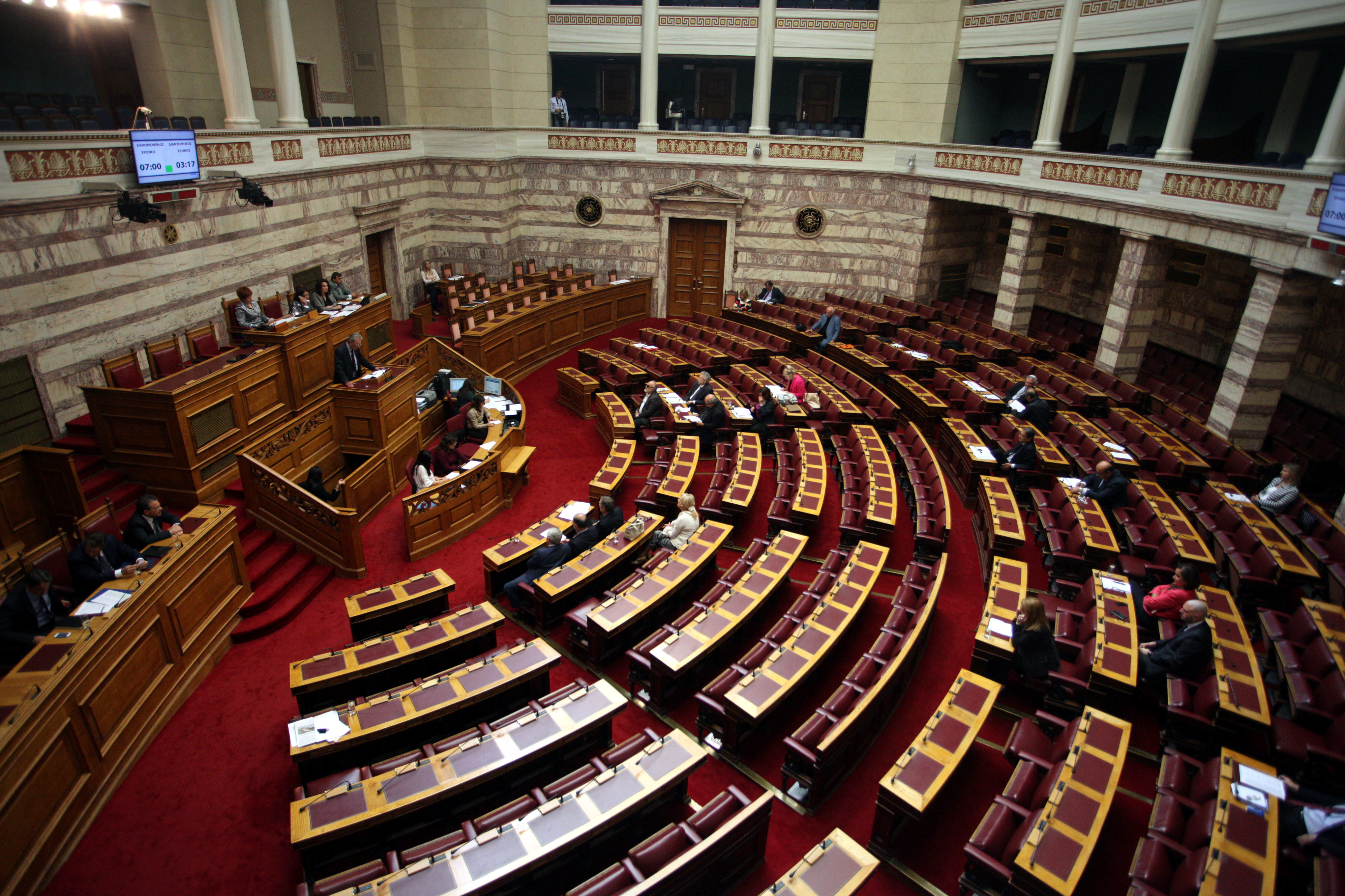 Απόψε η μεγάλη μάχη των πολιτικών αρχηγών στην Βουλή