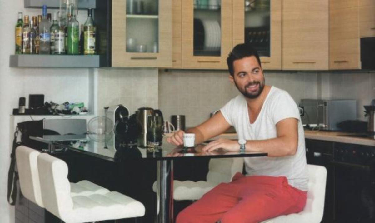 Δες πώς είναι το εργένικο σπίτι του Ηλία Βρεττού!