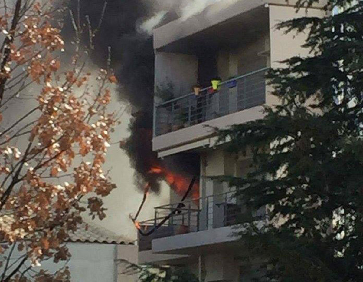 Μεγάλη φωτιά σε διαμέρισμα στα Βριλήσσια