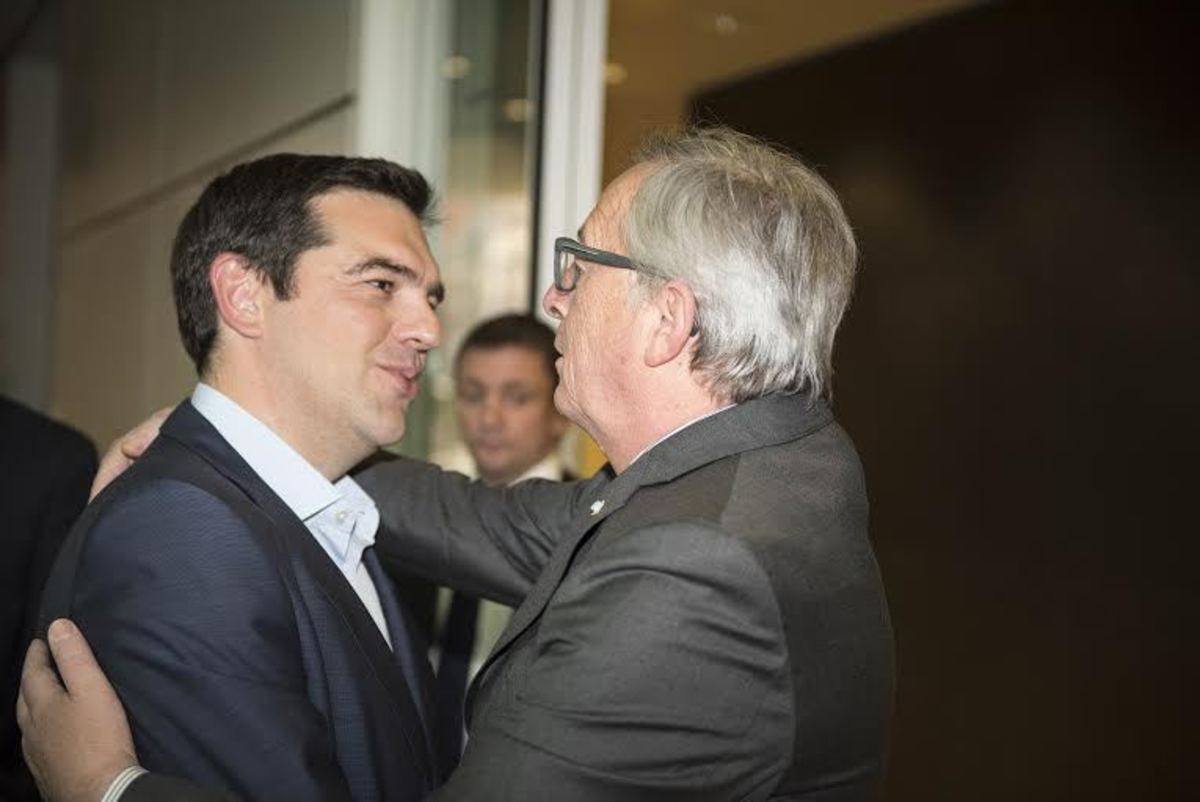 Κόπηκαν οι πολλές… αγκαλιές με Γιούνκερ – Φωτογραφίες από την κρίσιμη συνάντηση στις Βρυξέλλες