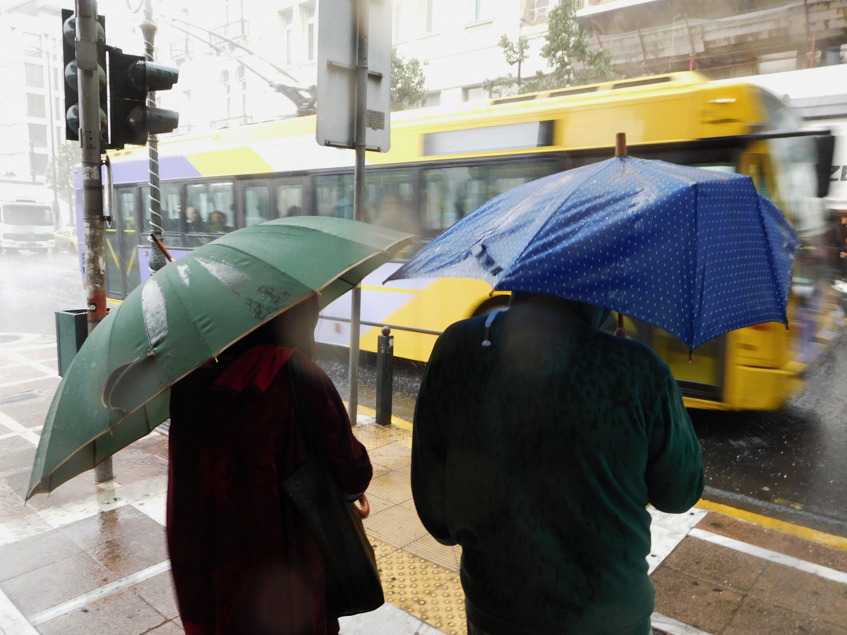 Καιρός: Βροχές και καταιγίδες… όλη μέρα