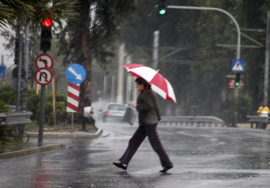 Βροχές, καταιγίδες και πτώση της θερμοκρασίας για σήμερα
