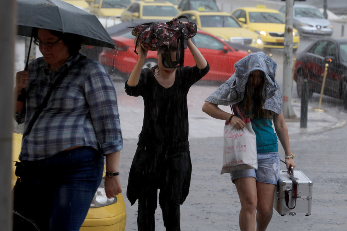 Καιρός: Βροχές, καταιγίδες και ισχυροί βοριάδες στο Αιγαίο