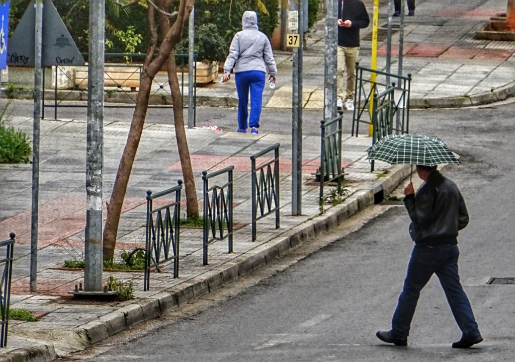 Καιρός: “Χαλάει” το σκηνικό – Βροχές και βοριάδες