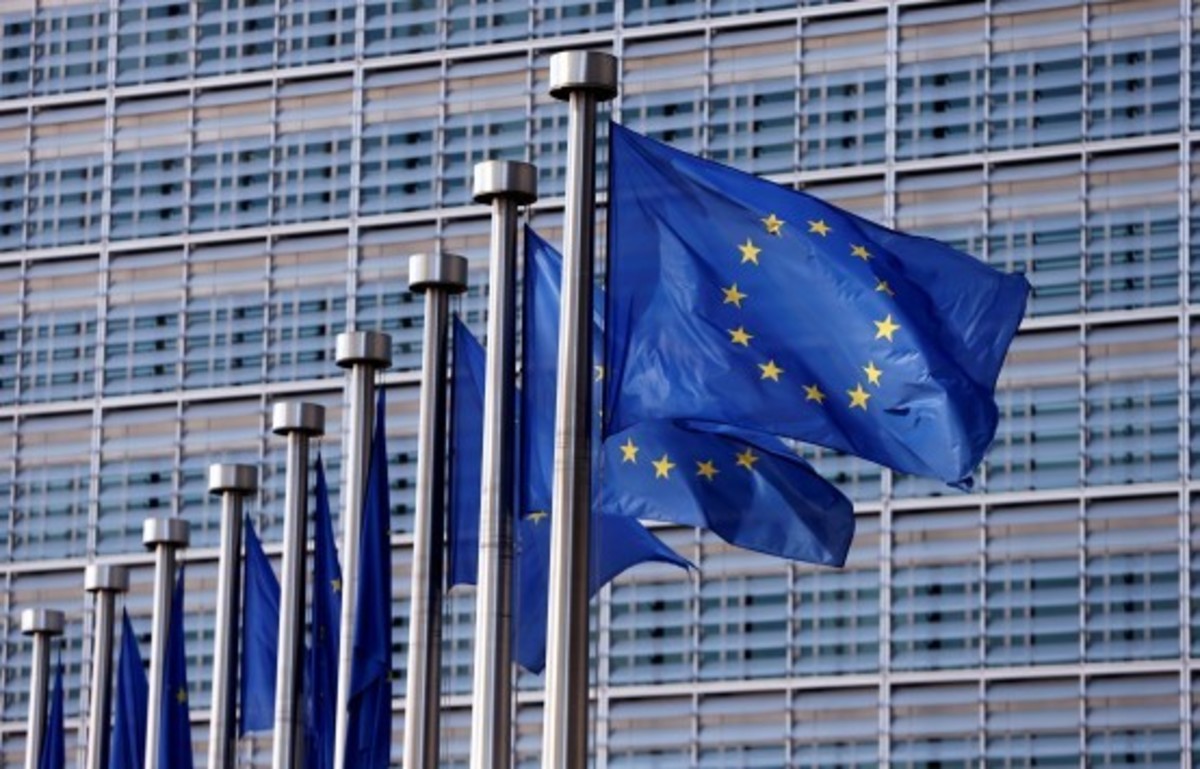 “Επαρκή τα μέτρα” λένε οι Βρυξέλλες – Στήριξη από Κομισιόν και… άδειασμα στο ΔΝΤ