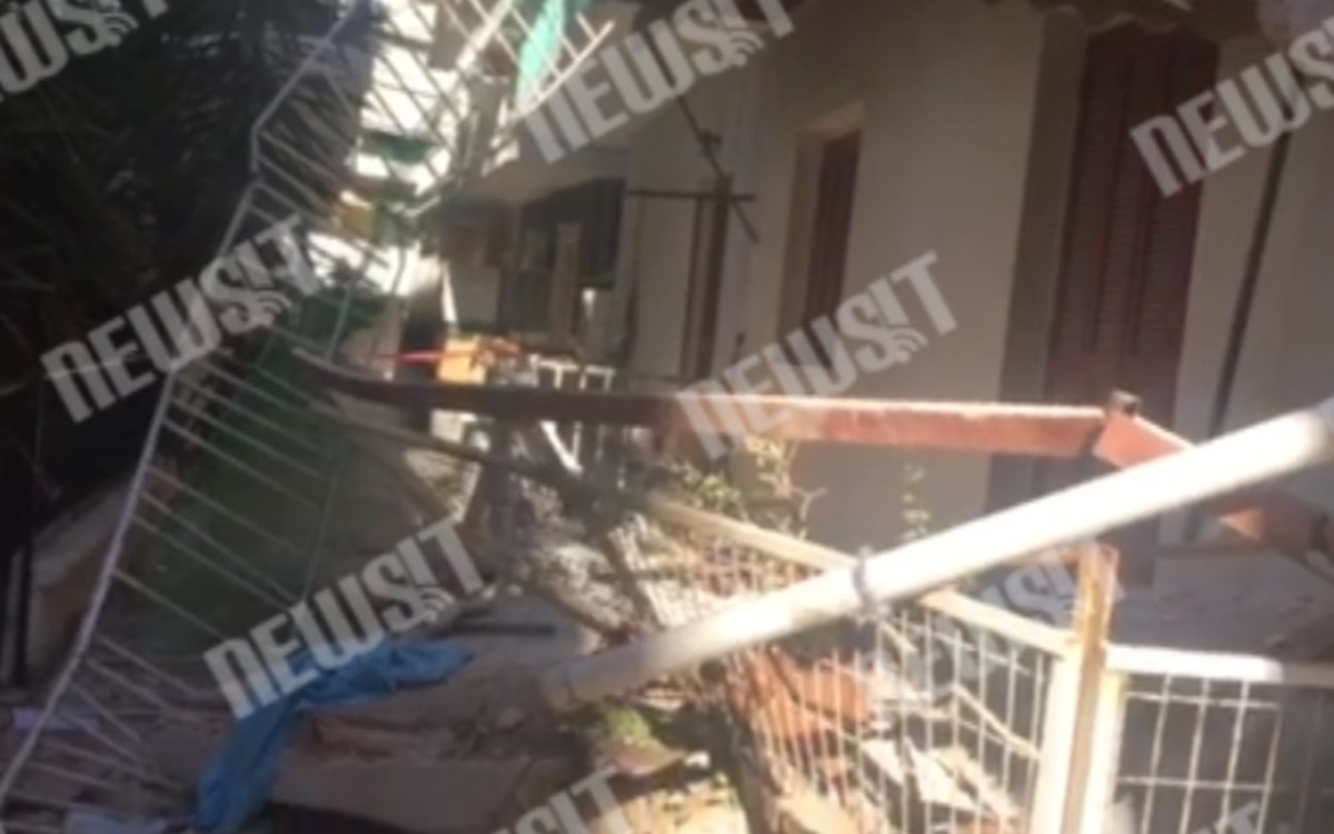 Κατέρρευσε μπαλκόνι στη Ν.Φιλαδέλφεια