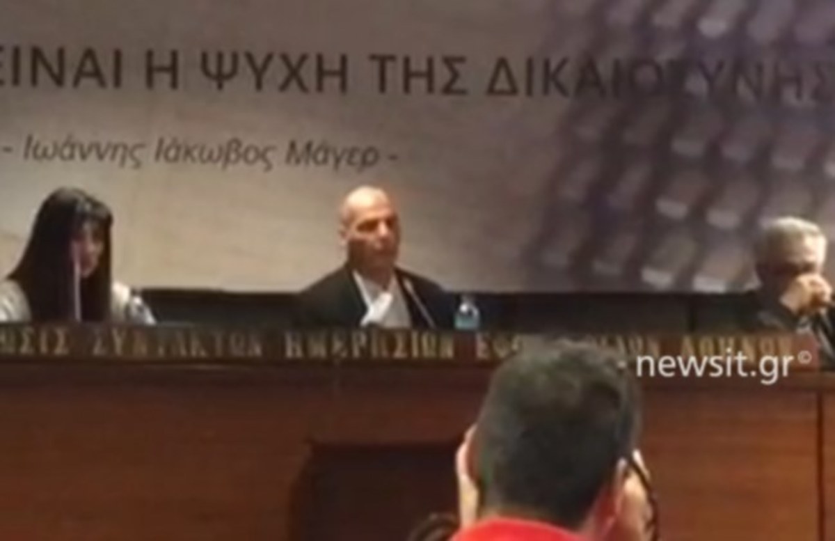 Βαρουφάκης: Κατέρρευσε το σκηνικό