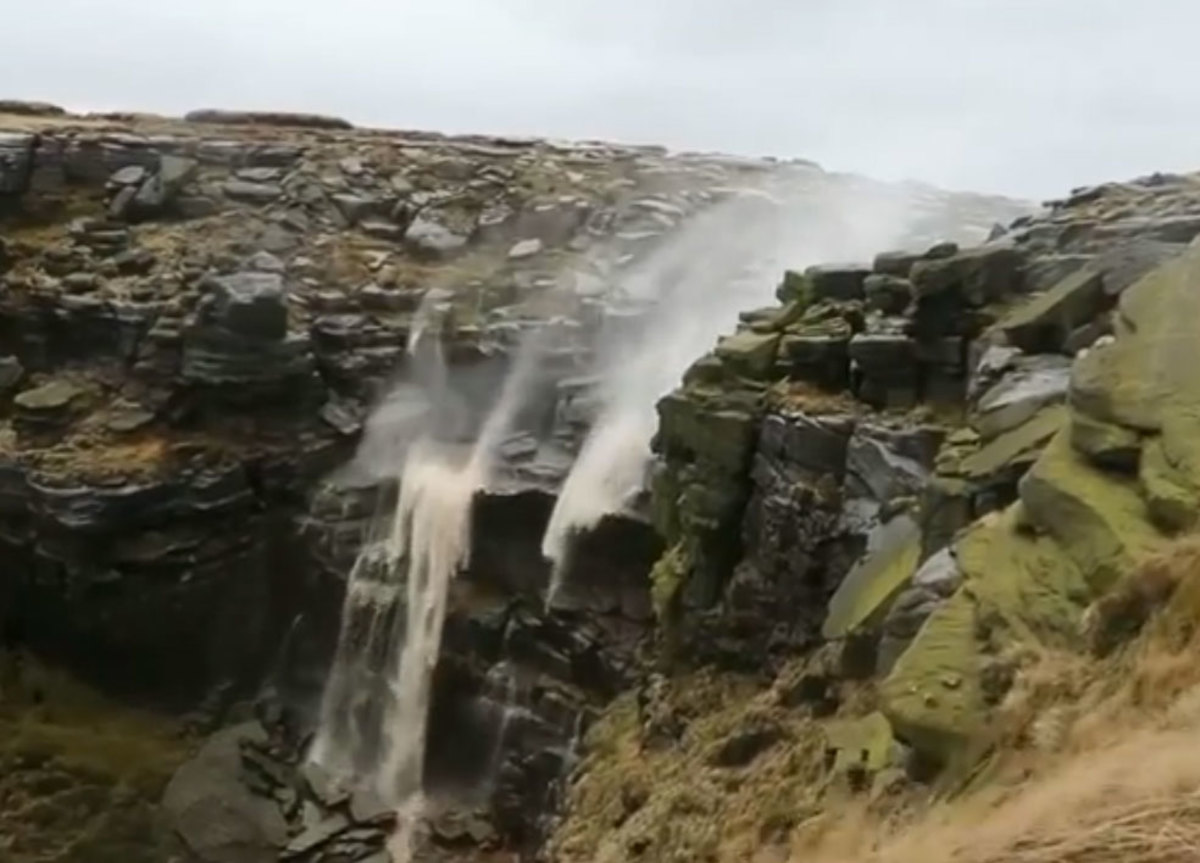 Απίστευτη εικόνα: Ο καταρράκτης ρέει… ανάποδα! (VIDEO)
