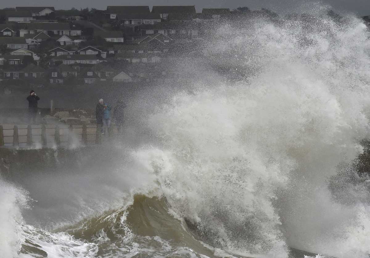 Χάος σε ευρωπαϊκές πρωτεύουσες από την καταιγίδα Κέιτι