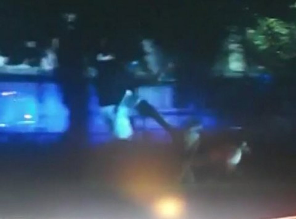 American bar ο Λευκός Οίκος! Κι άλλος εισβολέας (VIDEO)