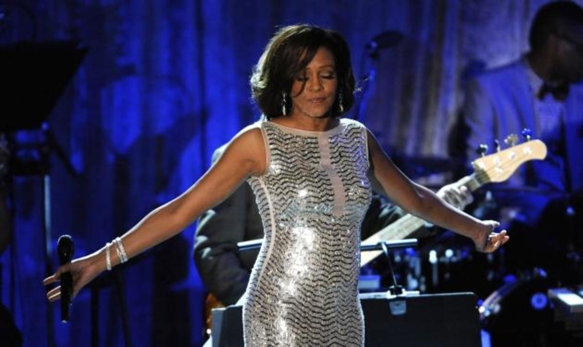 Εγκαύματα στο σώμα της Whitney Houston έδειξε η νεκροψία!