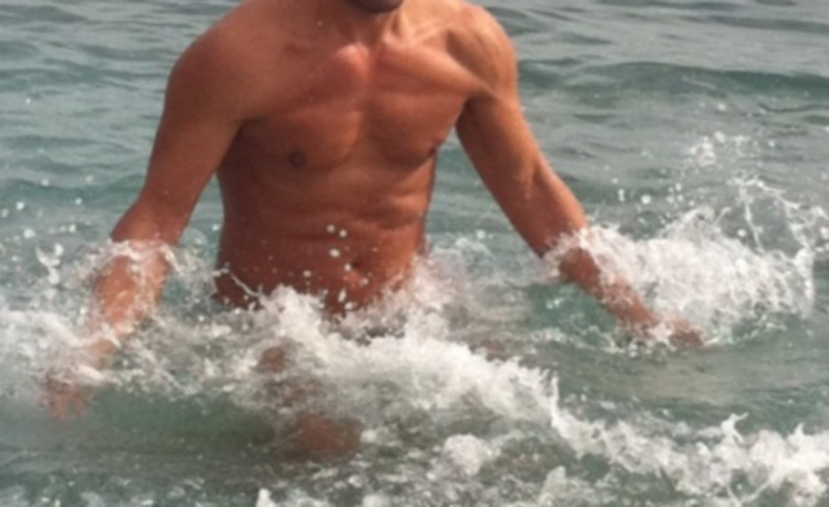 Γνωστός παρουσιαστής μας βούτηξε στην παγωμένη θάλασσα!