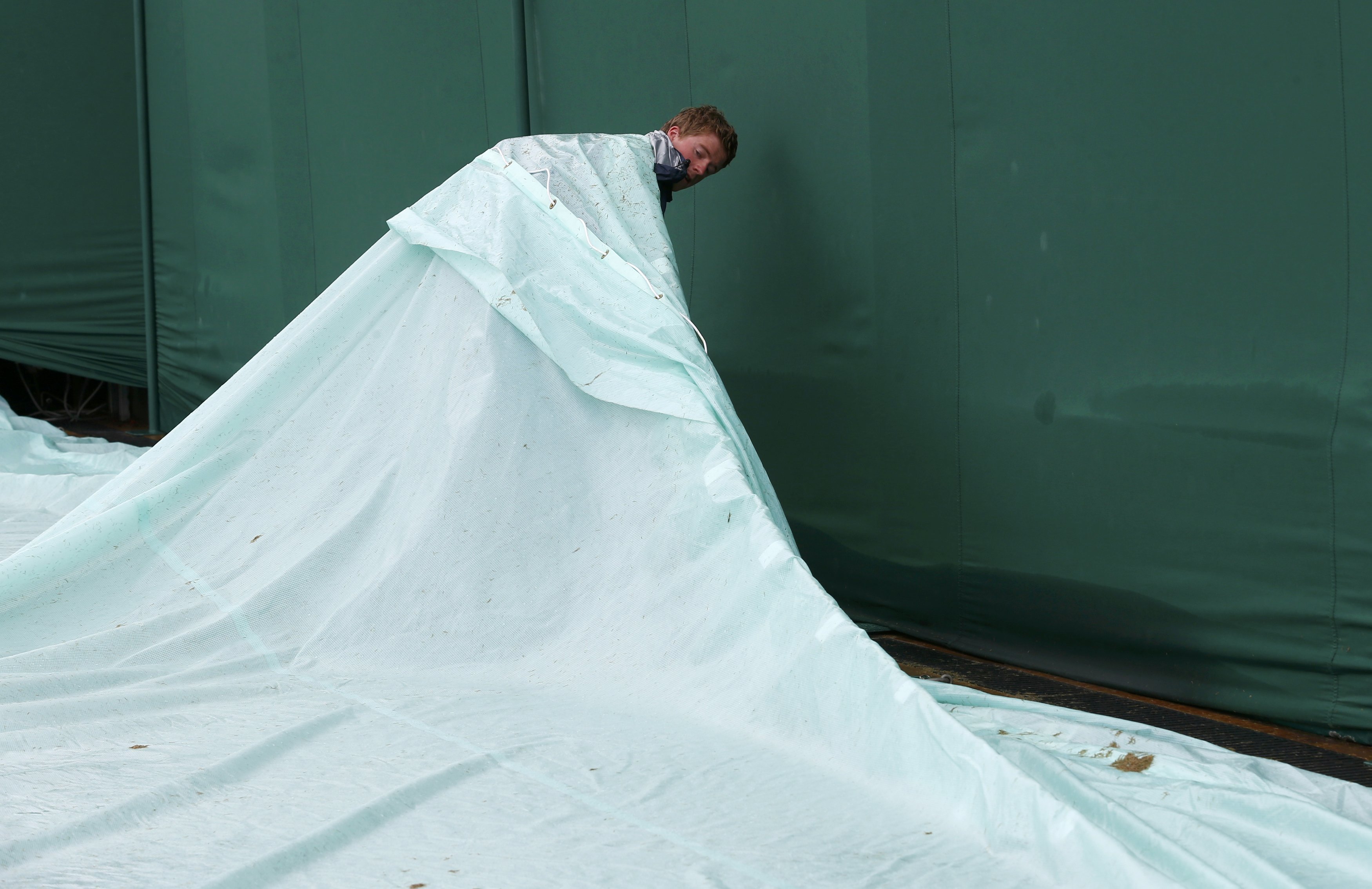 Όταν βρέχει στο Wimbledon δεν ποτίζεται μόνο το γρασίδι – ΦΩΤΟ