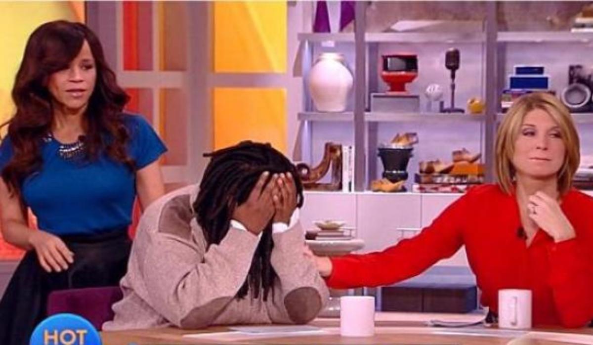 Ξέσπασε σε κλάματα η Whoopi Goldberg στον αέρα του The View