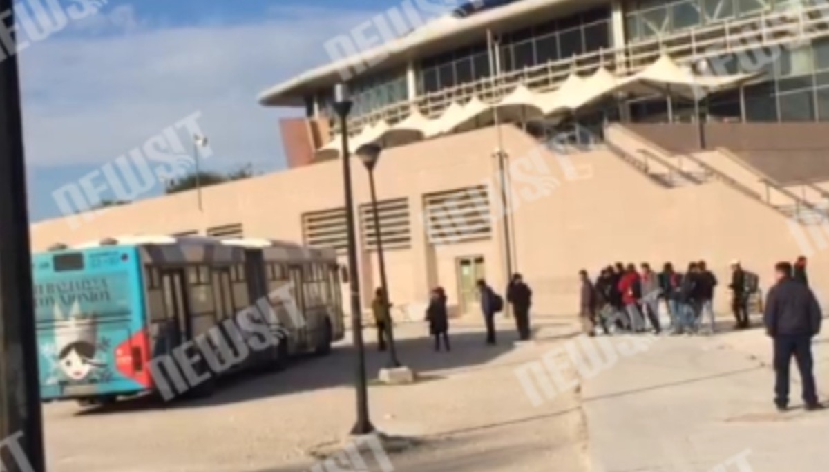 Μεταφορά μεταναστών στο Ελληνικό