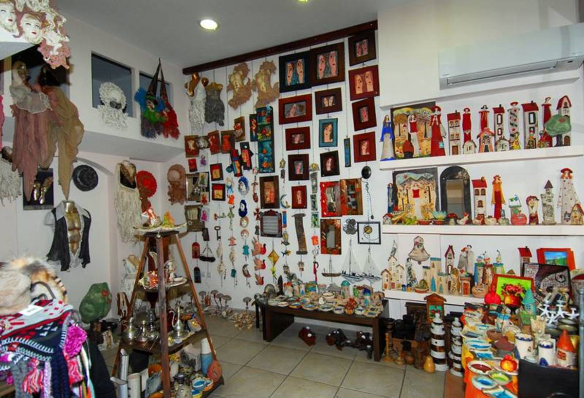 Χαλκιδική: Έβγαλαν τα όπλα και “σήκωσαν” το μαγαζί