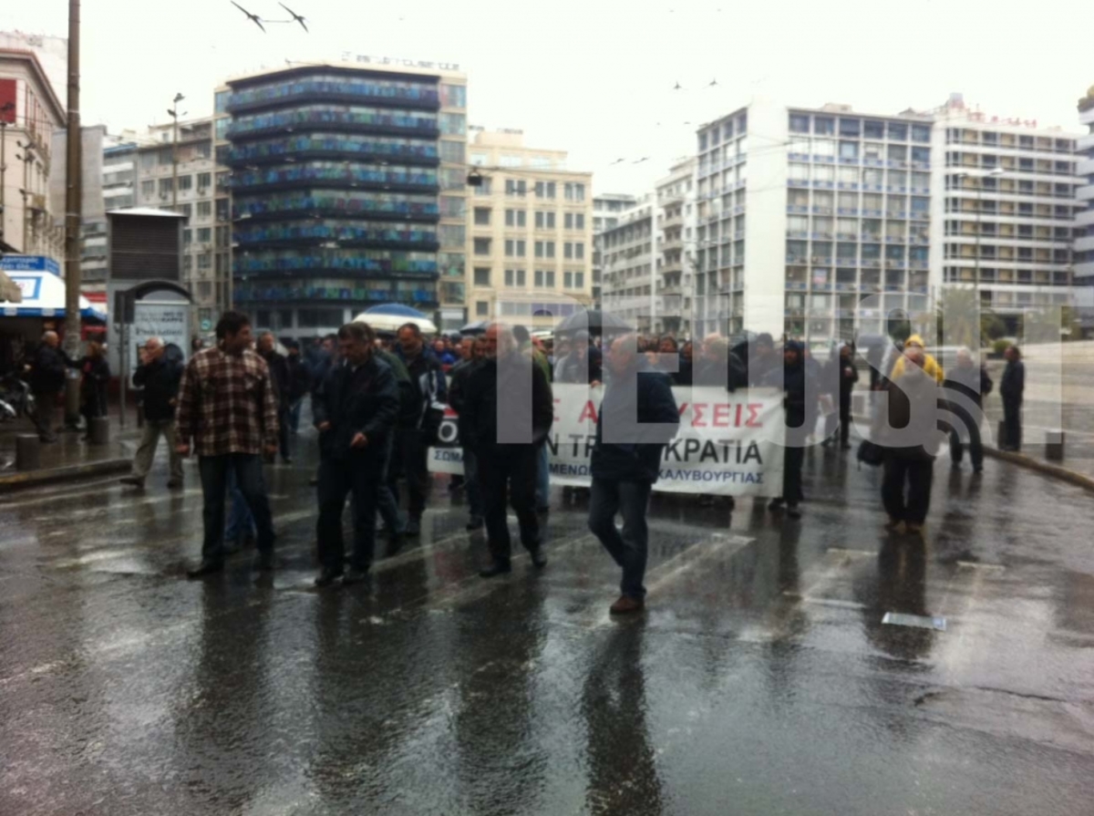 Κλειστή η Σταδίου από εργαζόμενους στην Χαλυβουργία