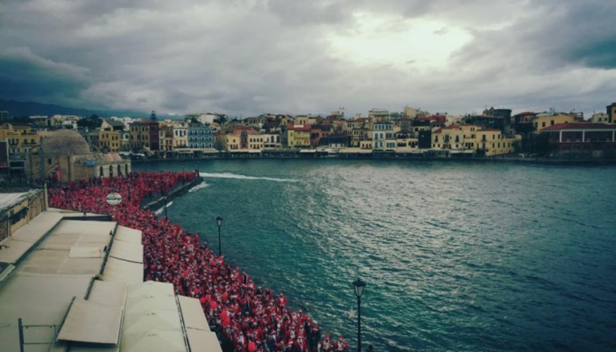 Χιλιάδες Άγιοι Βασίληδες “πλημμύρισαν” τα Χανιά! (ΦΩΤΟ)