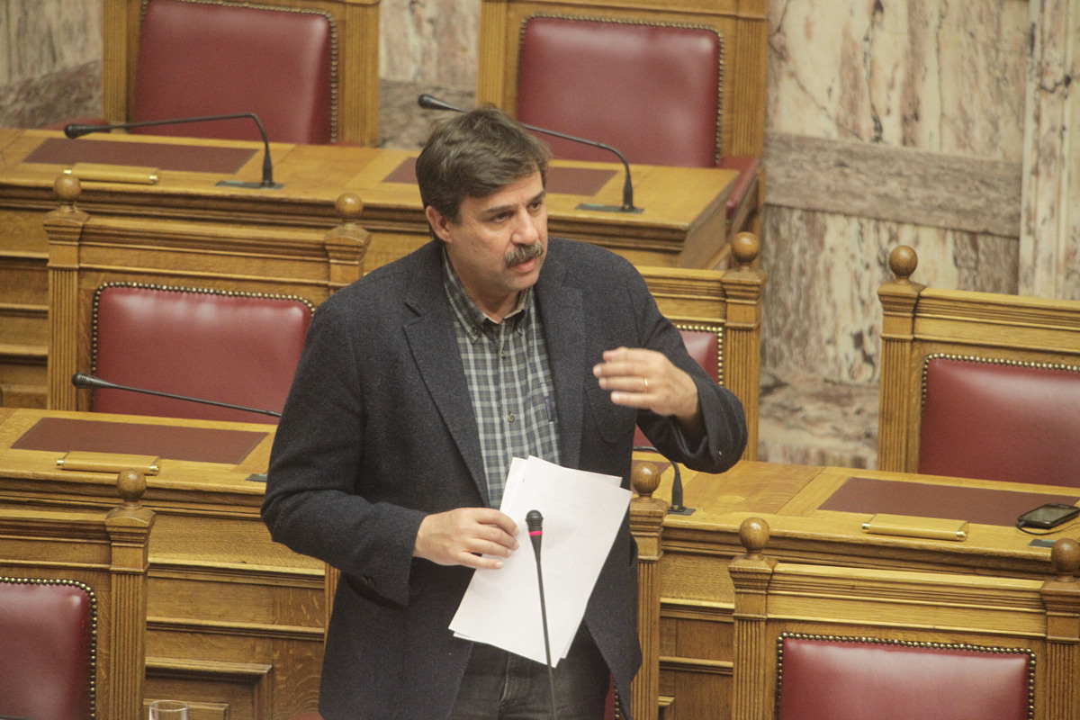 Βουλή – Αποδοκίμασαν Ξανθό: Φάρμακα… υπάρχουν, αυτά τα λένε διοικητές γιατί είναι υπό αντικατάσταση!