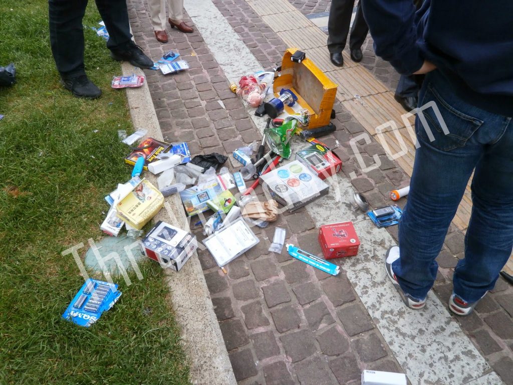Ξάνθη: Ο κόσμος έδιωξε τους αστυνομικούς που προσπάθησαν να συλλάβουν πλανόδια (VIDEO)