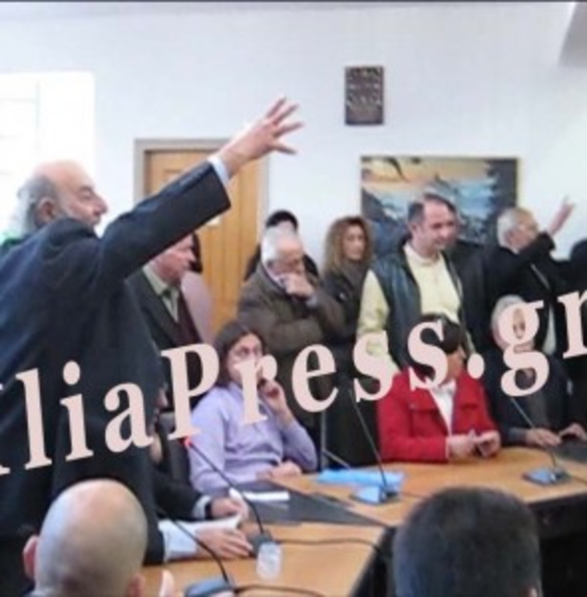 Ηλεία: Χαστούκια στο δημοτικό συμβούλιο της Ζαχάρως – Δείτε το βίντεο!