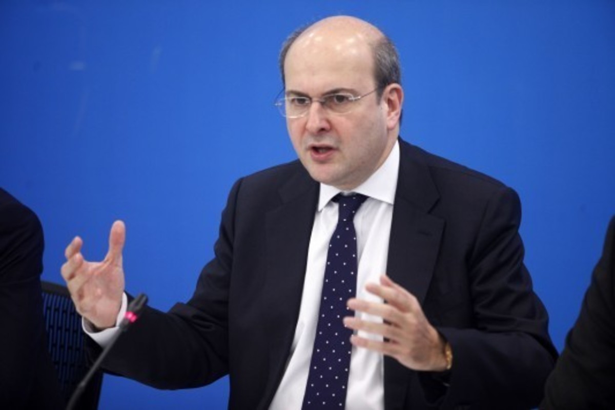 Χατζηδάκης: Η κυβέρνηση θα κλείσει όπως-όπως την αξιολόγηση για να παραμείνει στην εξουσία