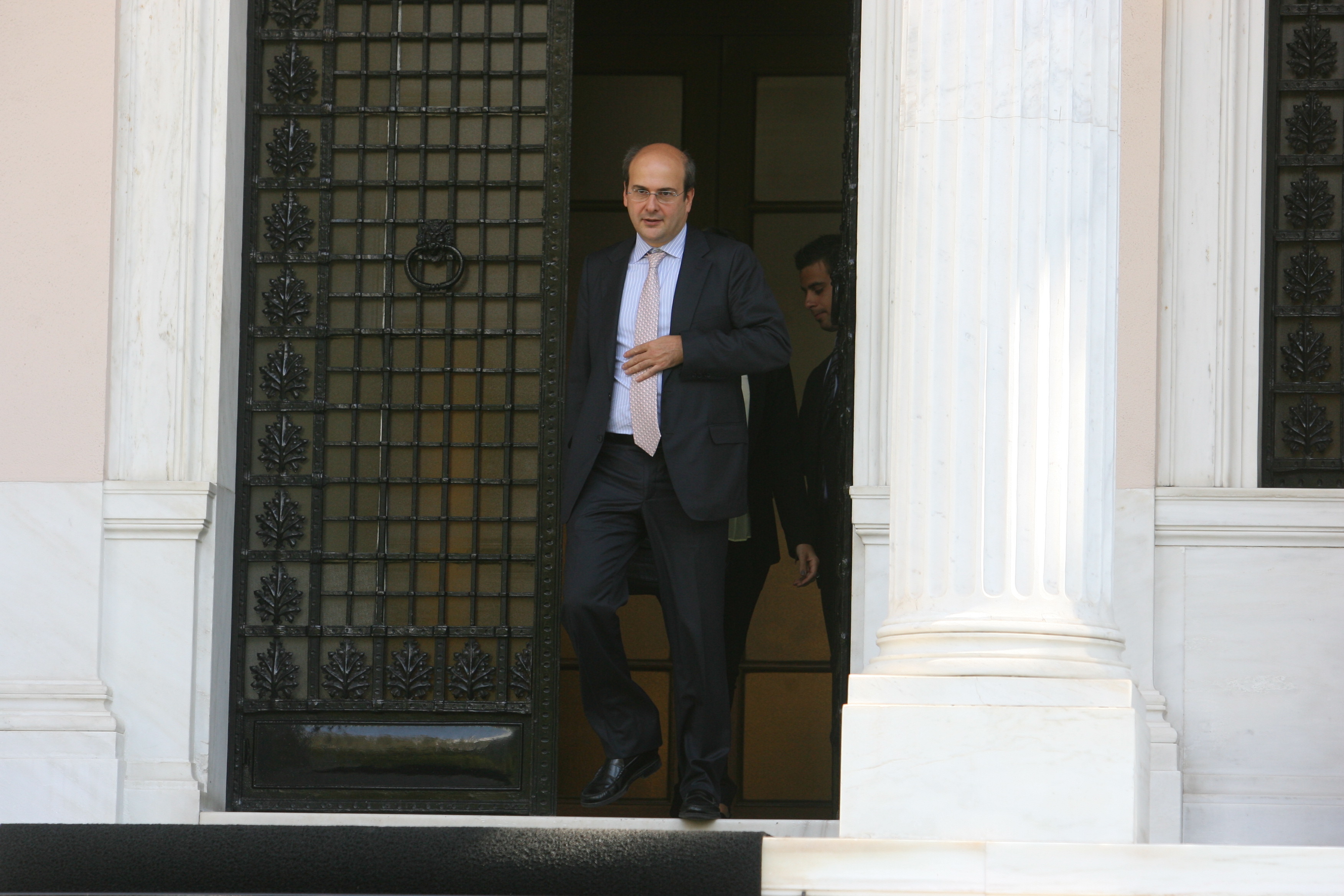 Πλειστηριασμοί: Την προστασία της πρώτης κατοικίας θα διεκδικήσει ο Χατζηδάκης στη συνάντηση με την Τρόικα