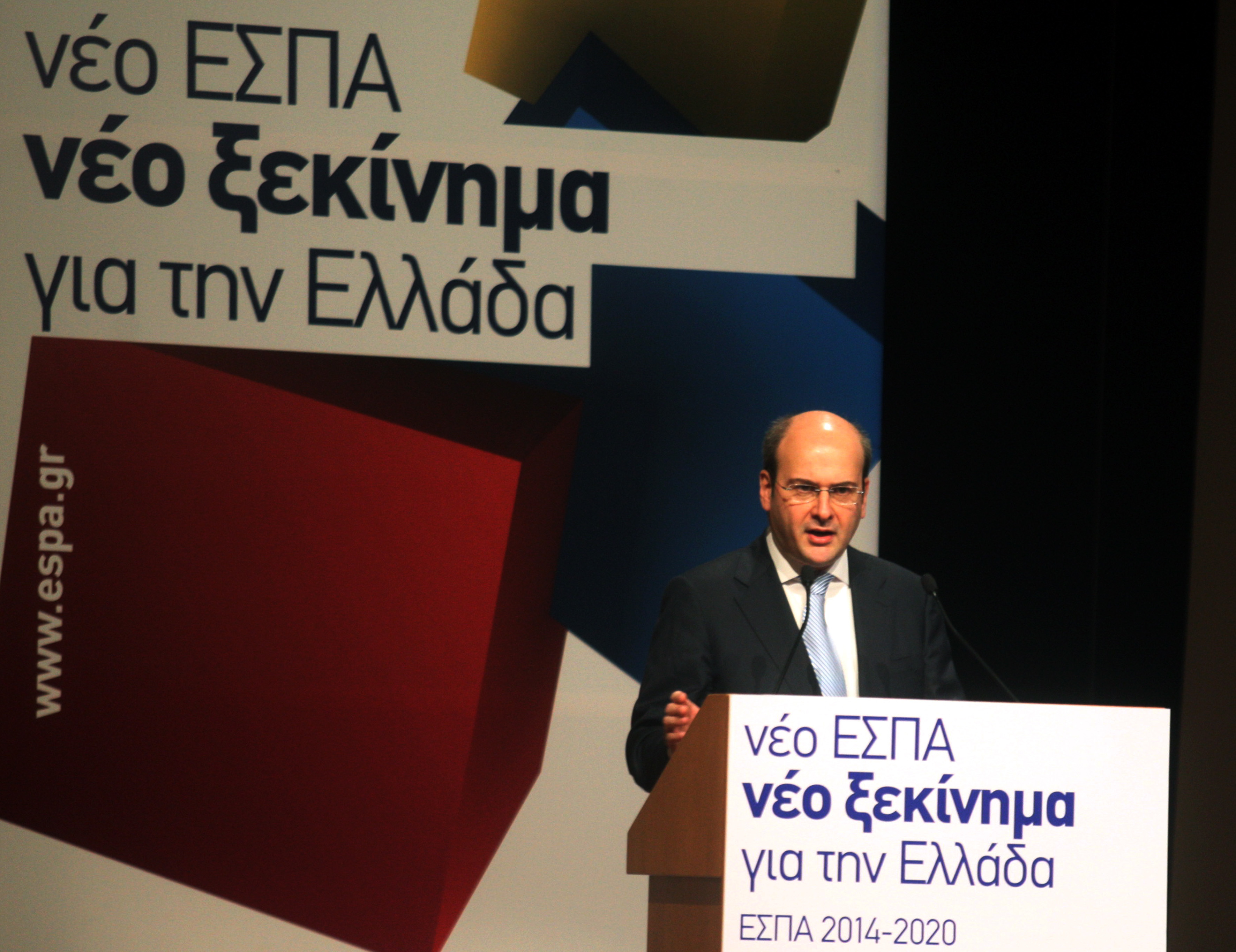 Εφασφαλίζονται 1,2 δισ. ευρώ για τα οδικά έργα και 380 εκατ. ευρώ για μέτρα κοινωνικής στήριξης, από την αναθεώρηση του ΕΣΠΑ