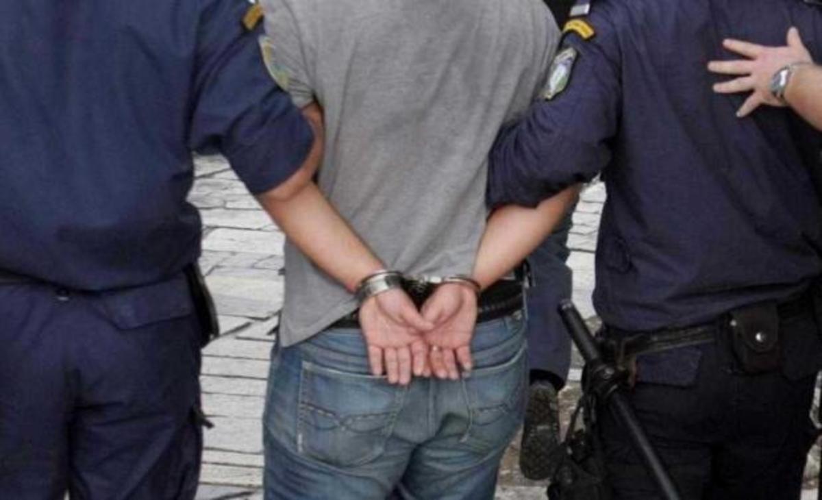 Συνελήφθη γνωστός τραγουδιστής για χρέη 400 χιλιάδων!